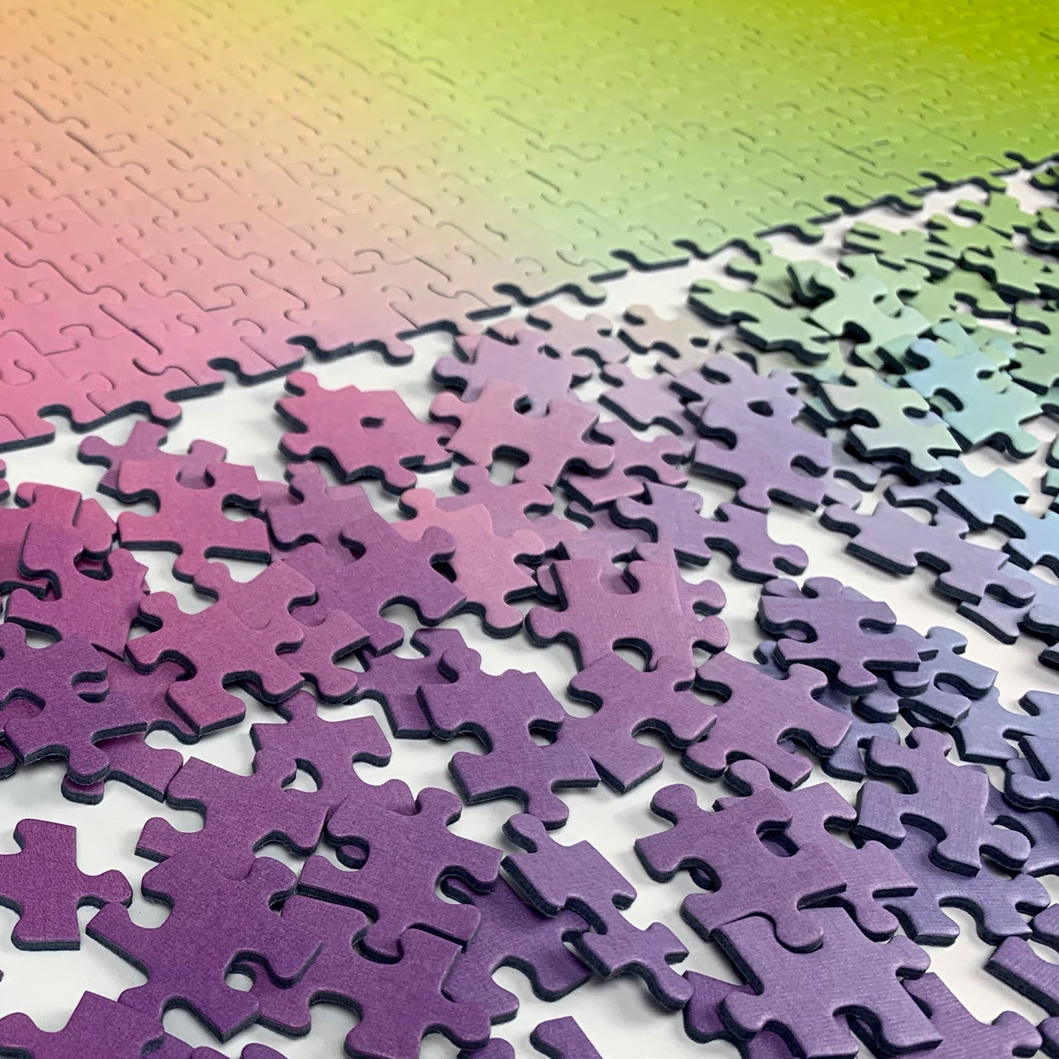 2000-Piece Gradient Puzzle (2000 pieces) image 5